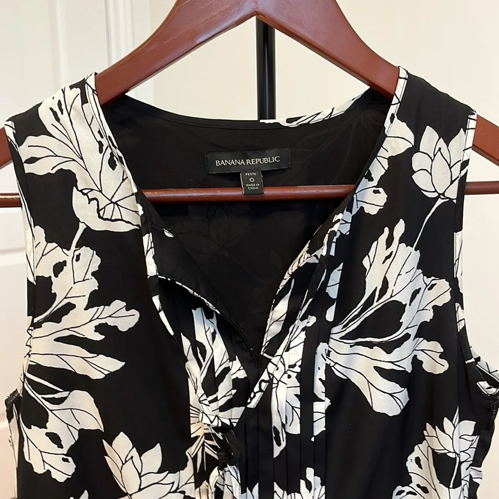 Banana republic black and white floral mini tie neck dress 0P - Picture 2 of 8